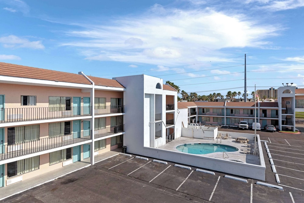 WindWater Hotel & Marina 8/66