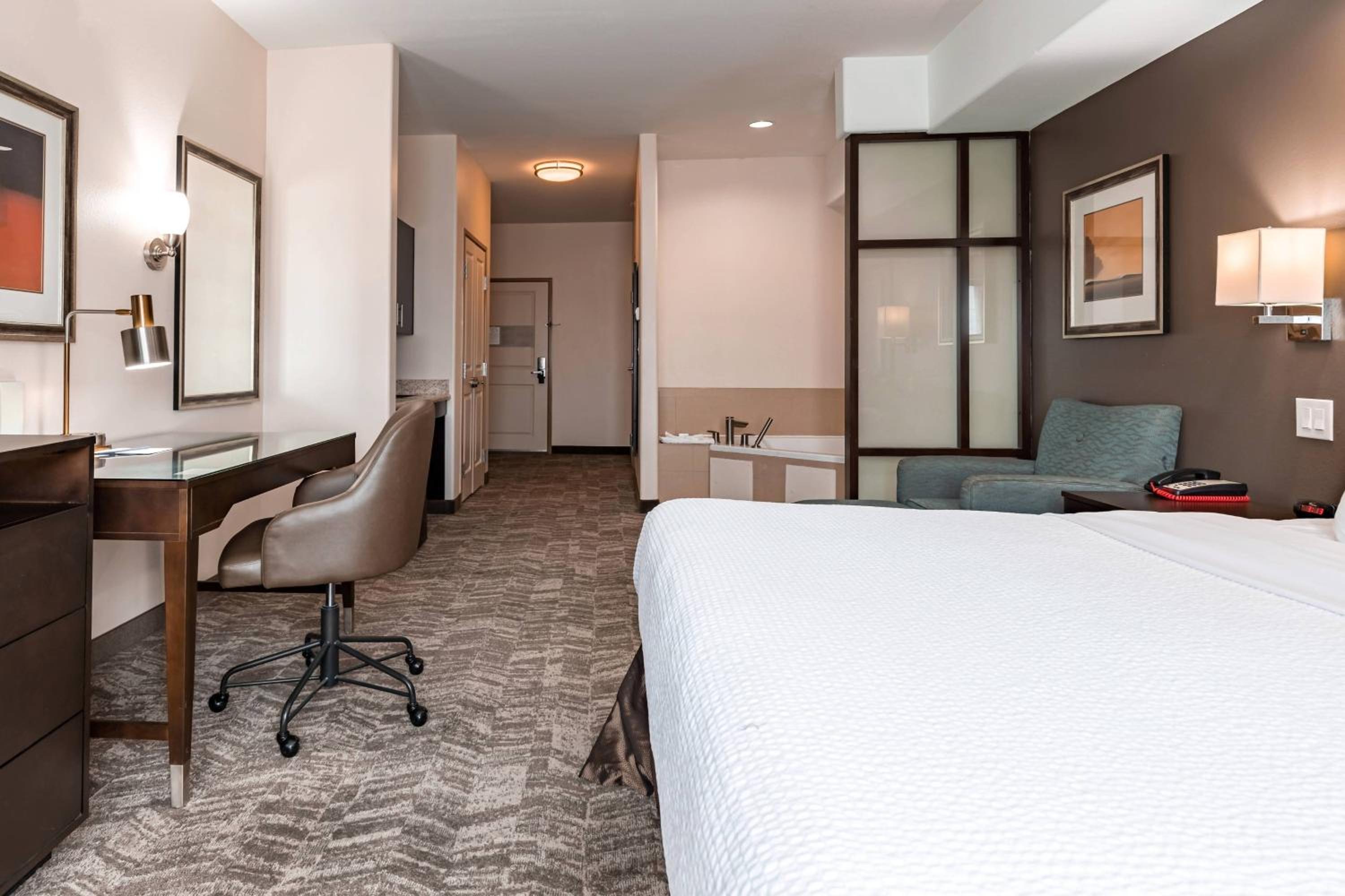 Specialty, Suite, King Bed, Bathtub, Accessible