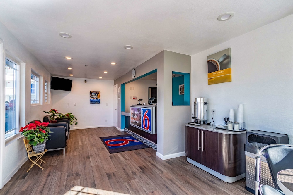 Motel6 Fountain Valley, CA - Huntington Beach Area 24/37