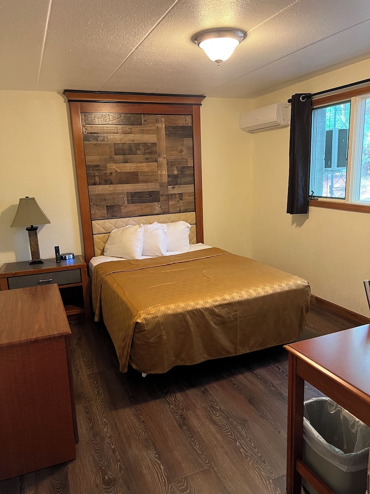 Amber s Inn & Suites 23/71