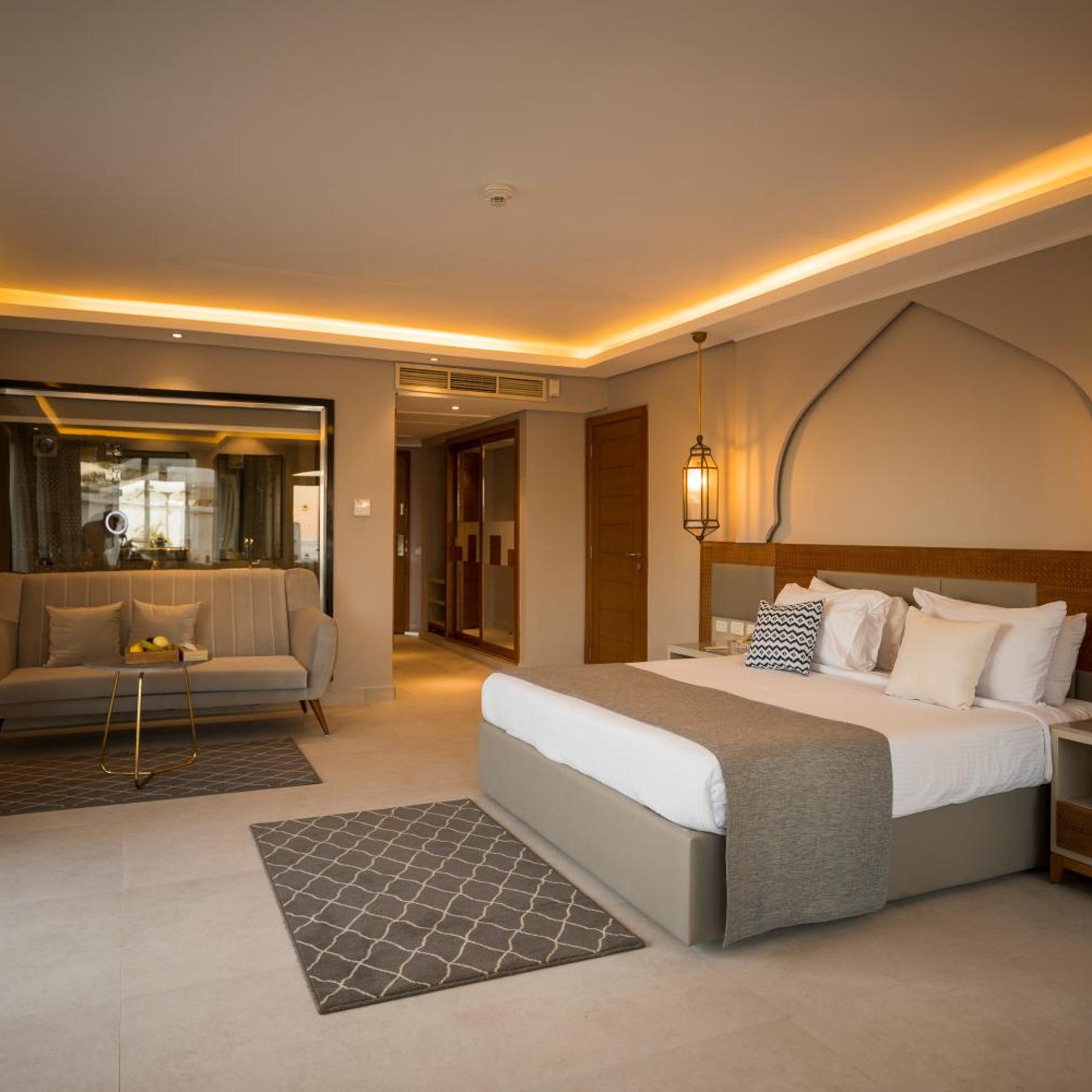 Diamond, Pool, Suite