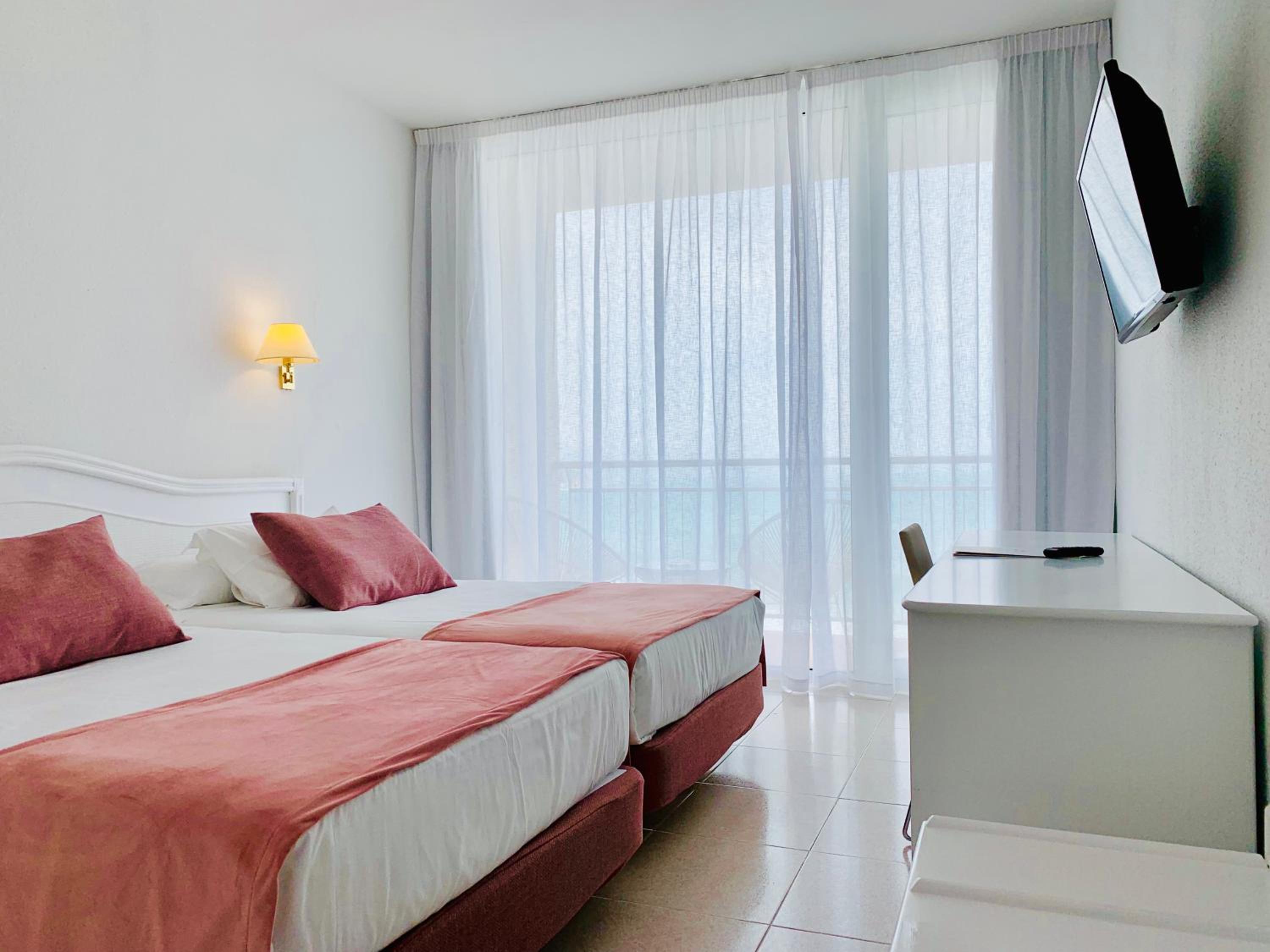 غرفة كلاسيكية عائلية بسرير فردي، Hotel Aromar 2/8