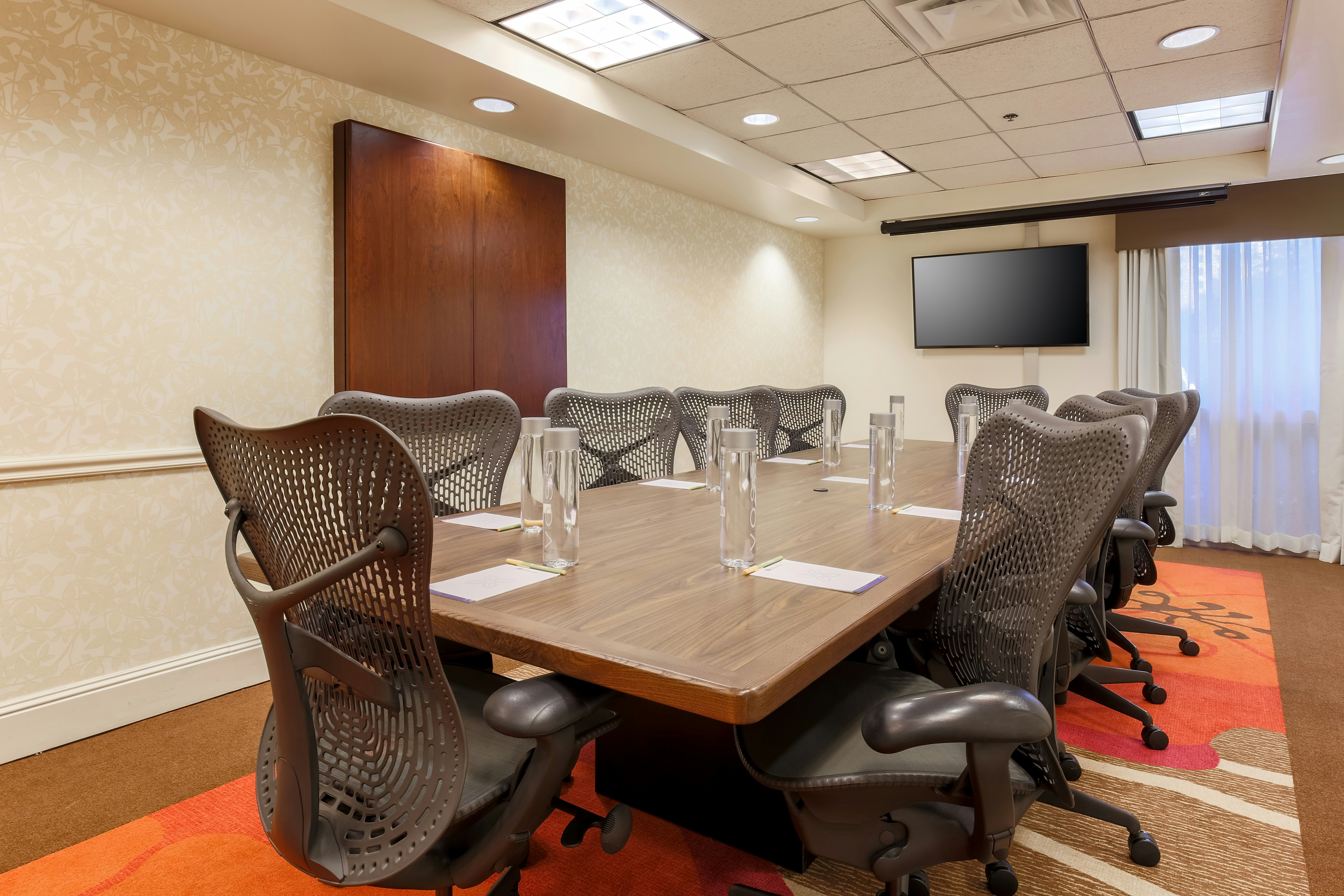 Hilton Garden Inn Dallas/Market Center 44/53