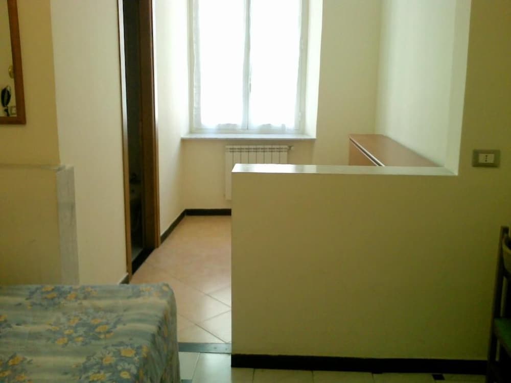 SERAFINO HOTEL 18/25