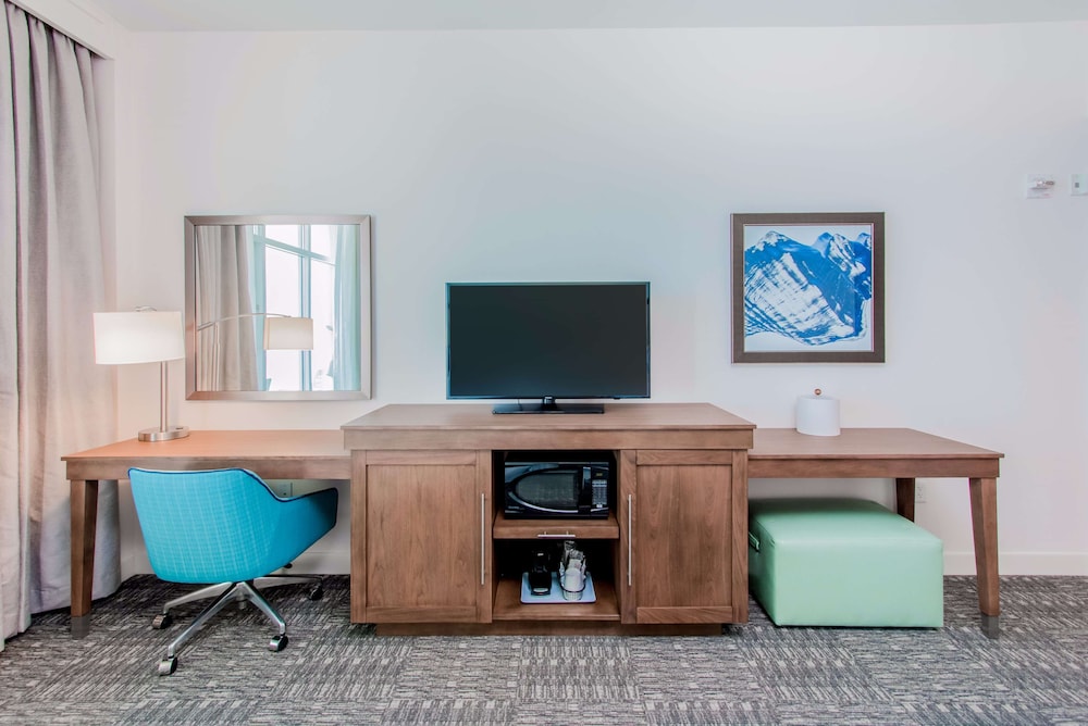 Hampton Inn & Suites Panama City Beach-Beachfront 31/33