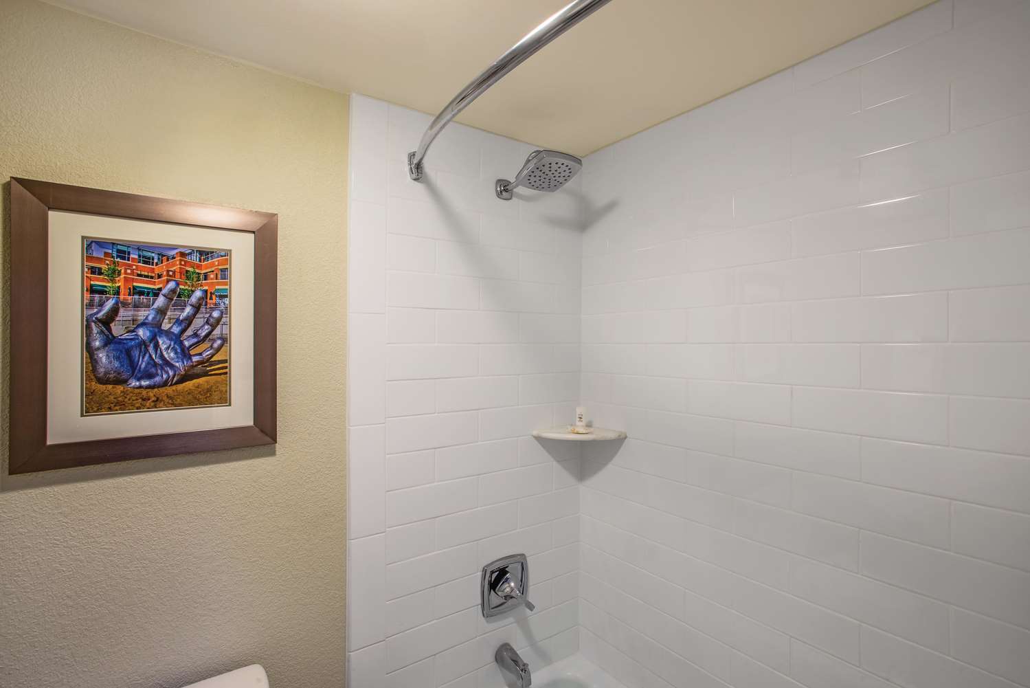 La Quinta Inn & Suites by Wyndham DC Metro Capital Beltway 54/55
