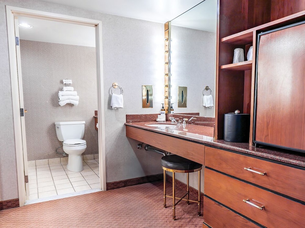 Room, 2 Queen Beds, Accessible, Rio Hotel & Casino - Masquerade Tower 4/4