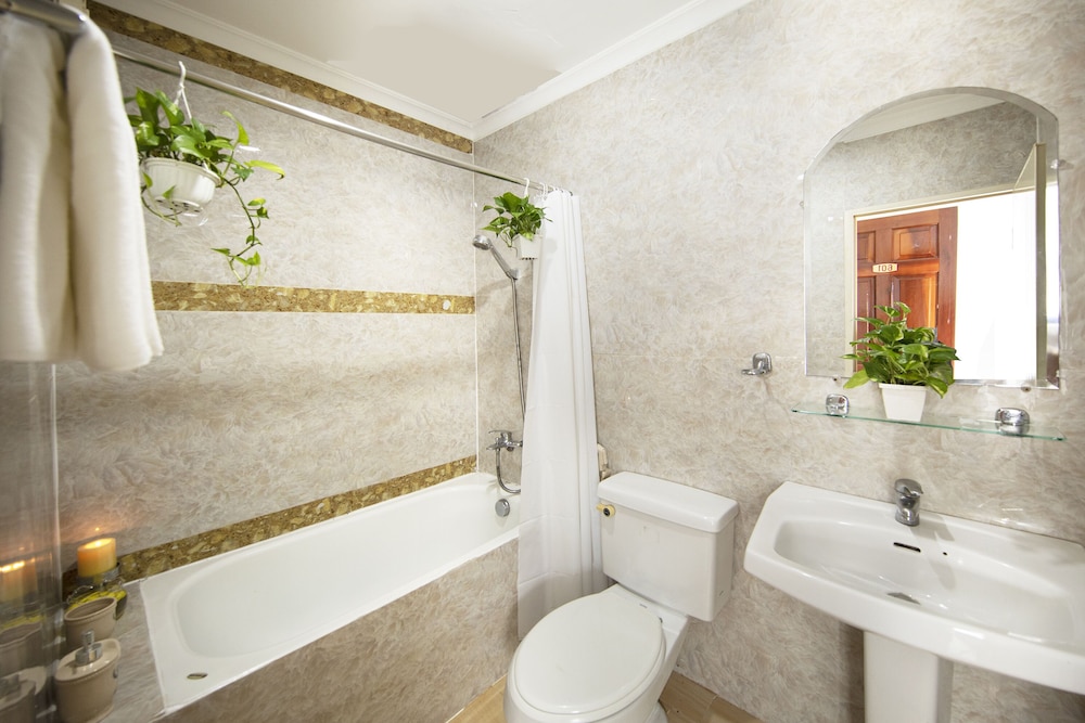 Executive, Triple, 1 Queen and 1 Single Bed, City View, Vilion Central Hotel 3/3