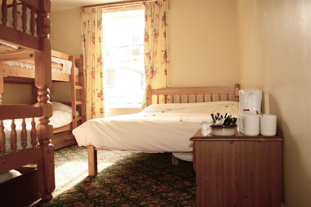 House, Double and Twin Beds, 4 Bunk Beds