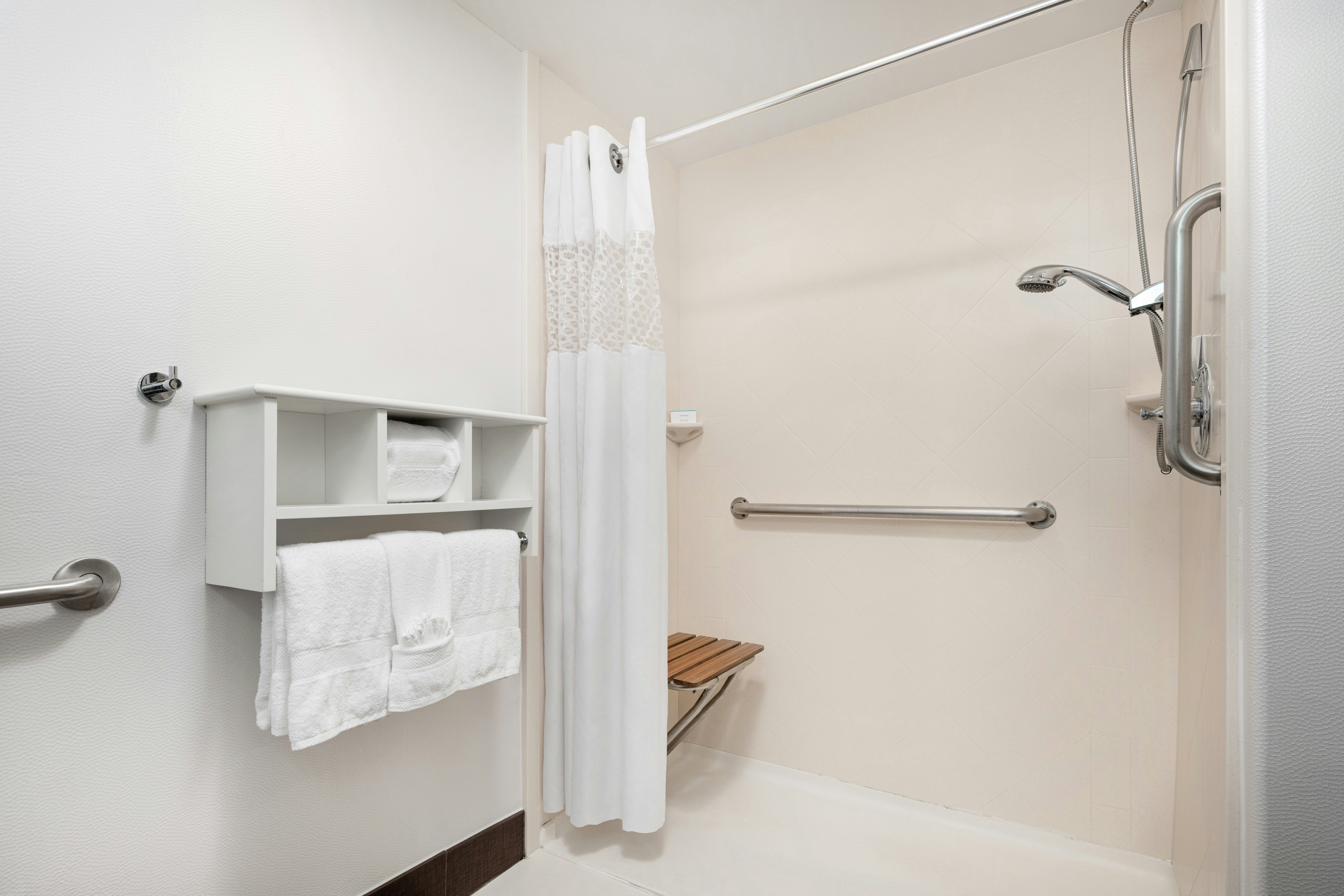غرفة بسرير كينج لذوي الإعاقة، Hampton Inn Loveland 3/3