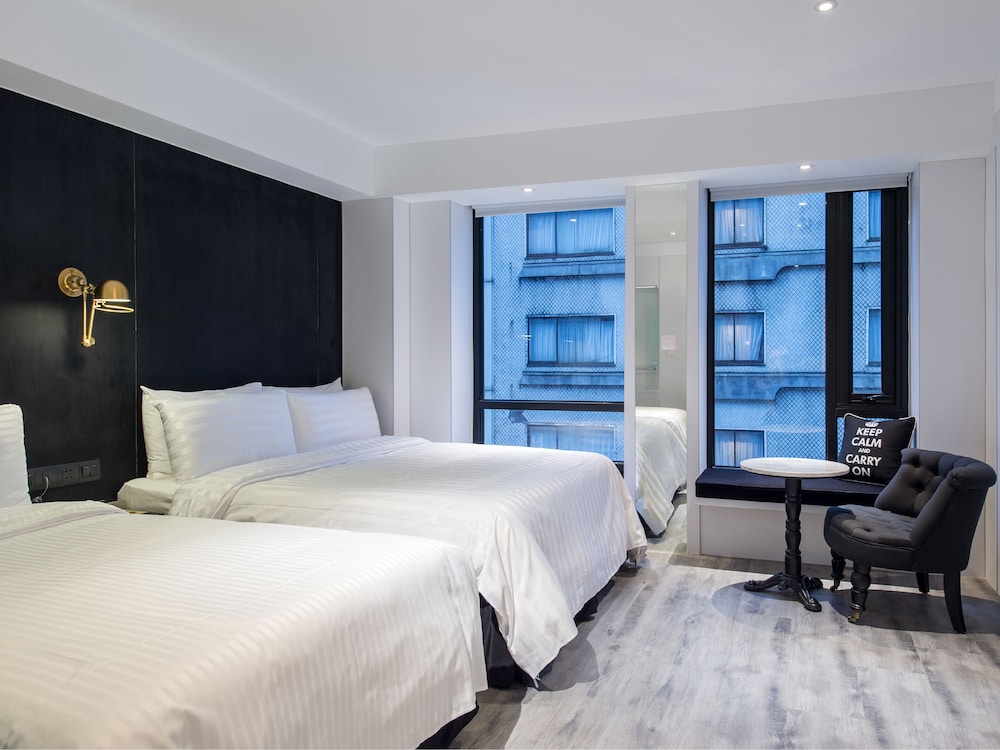 ROOM, QUADRUPLE
