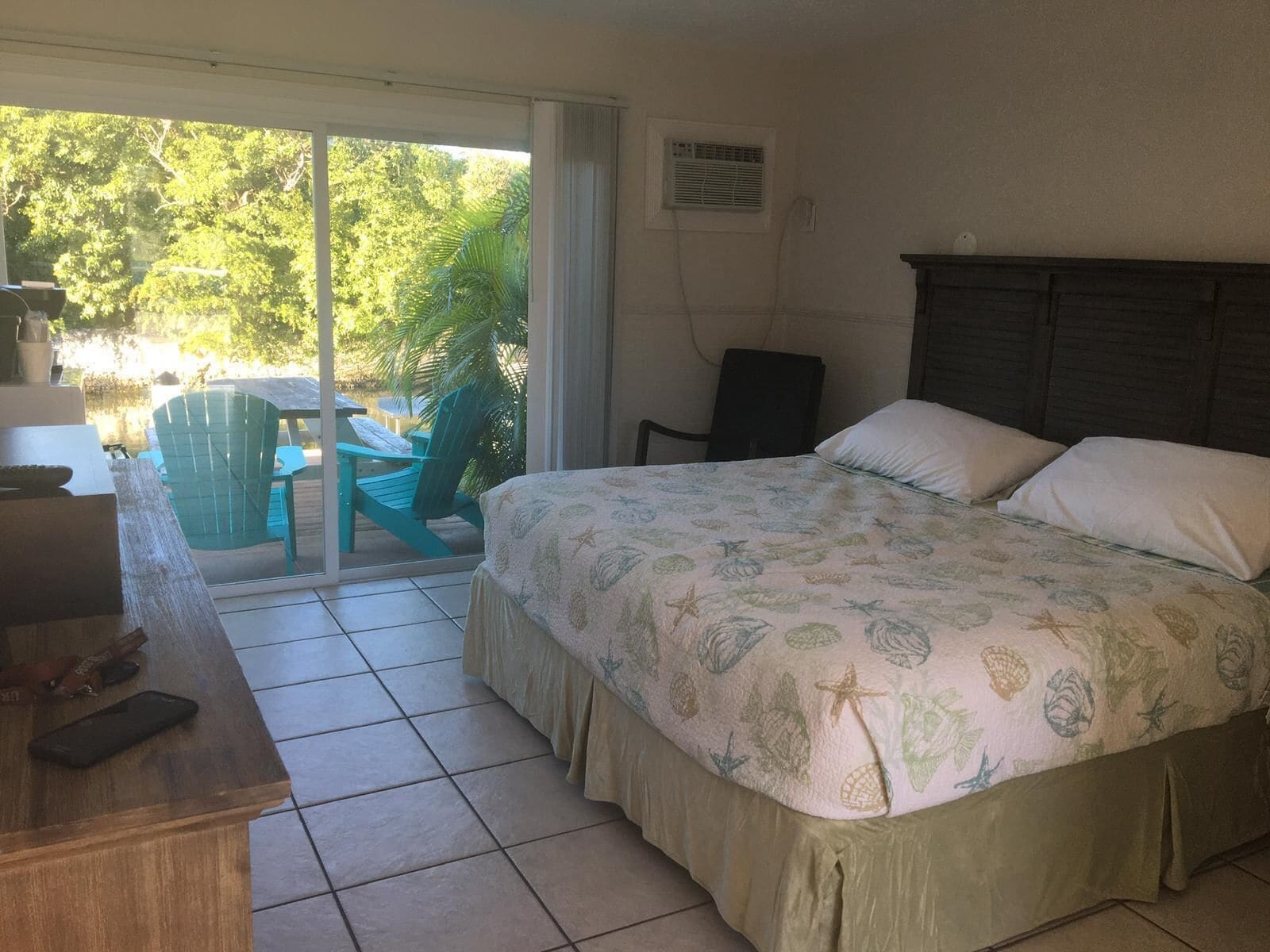 Island, 2 Queen Beds, Canal View