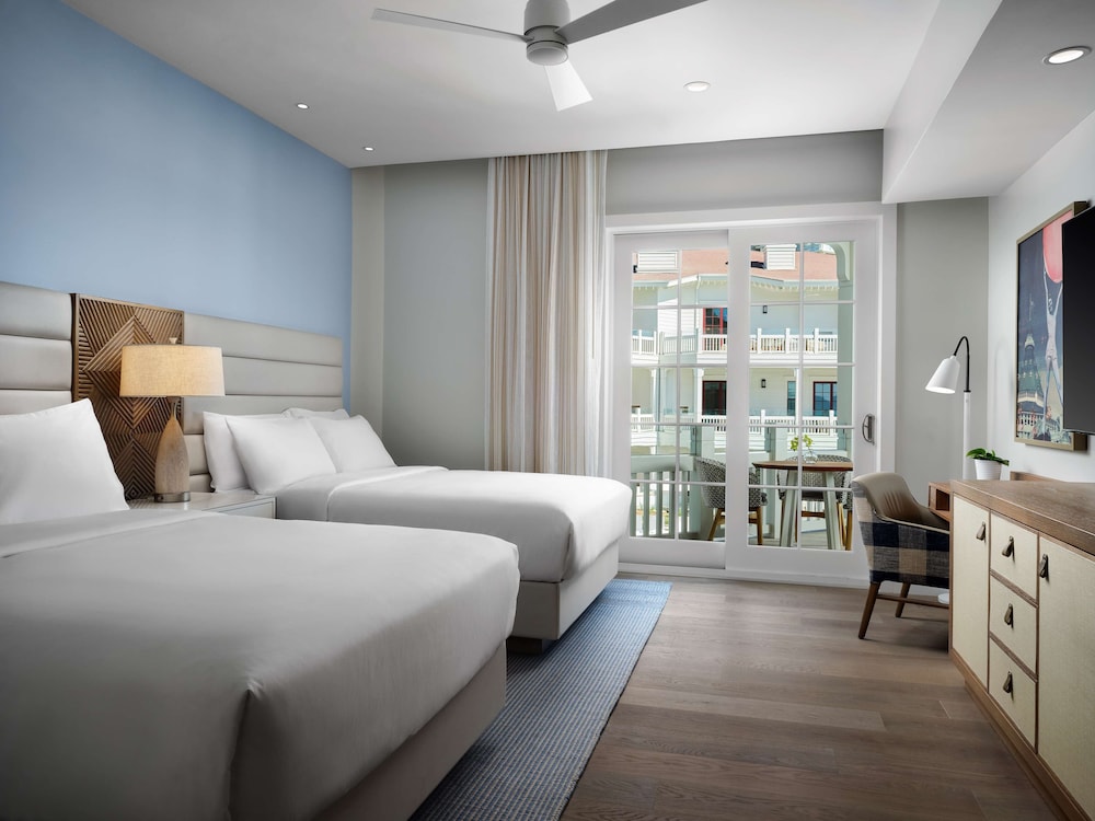 2 Bedrooms, Villa, 1 King and 2 Queen Beds, Resort View, Sofa