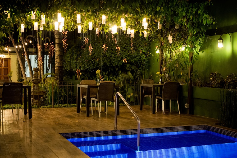 Las Magnolias Hotel 64/78