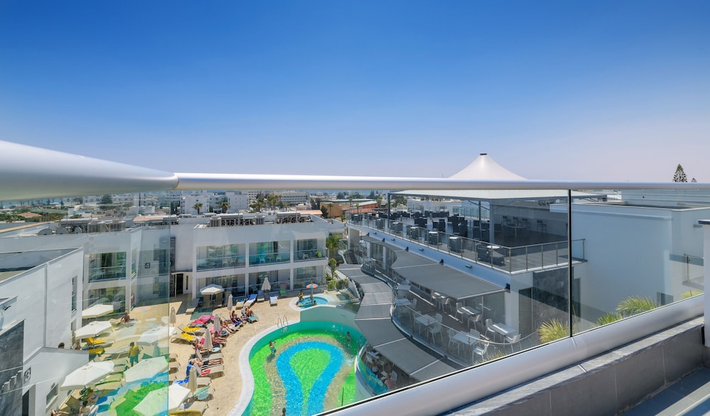 Tasia Maris Oasis Hotel 7/77