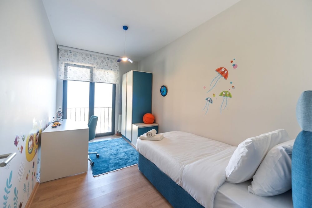 Green Hills Suites 16/60