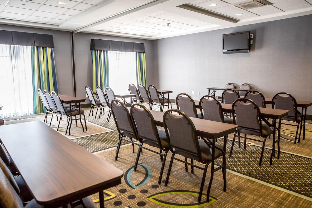 Comfort Suites New Bern near Cherry Point 53/65