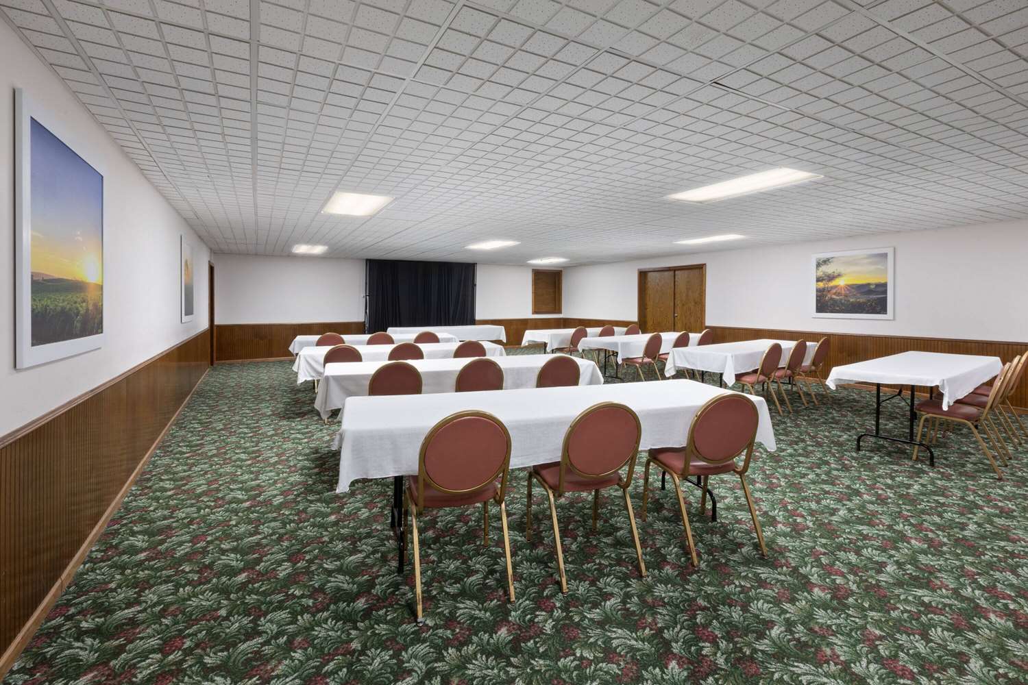Days Inn by Wyndham Hutchinson 13/23