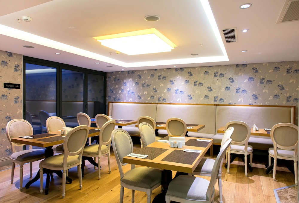 Gk Regency Suites Hotel 37/54