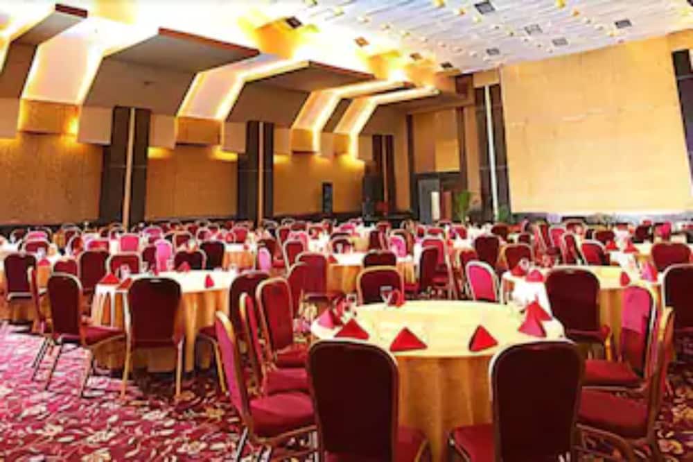 Golden Flower Hotel 43/49