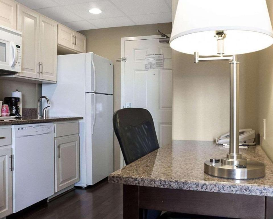 Efficiency, Suite, King Bed
