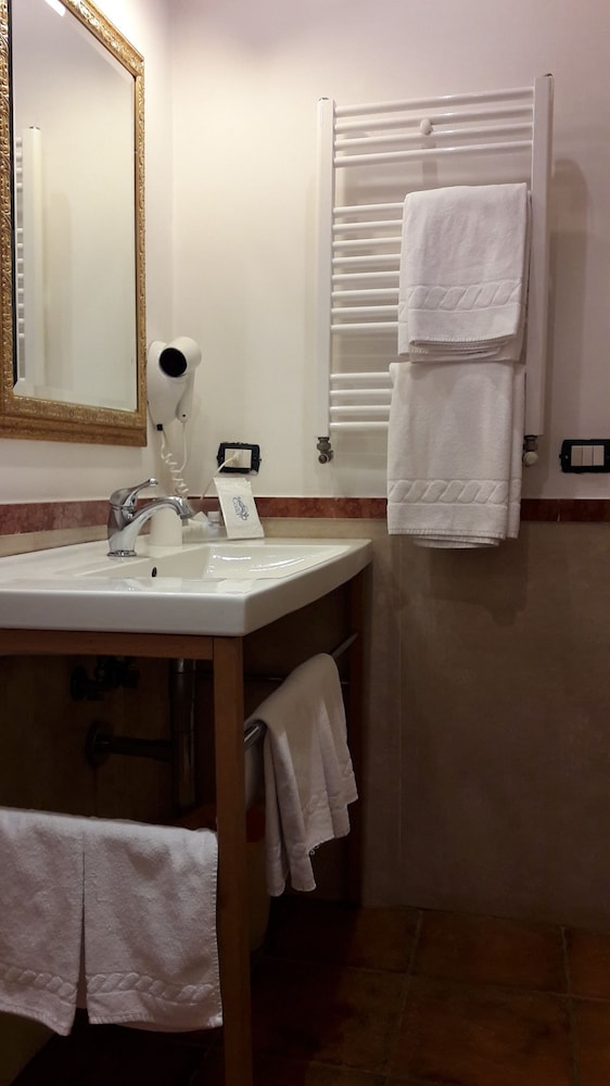 Hotel Quadrifoglio by Mancini 49/50