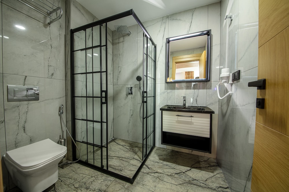 Air Barbaros Hotel 52/53