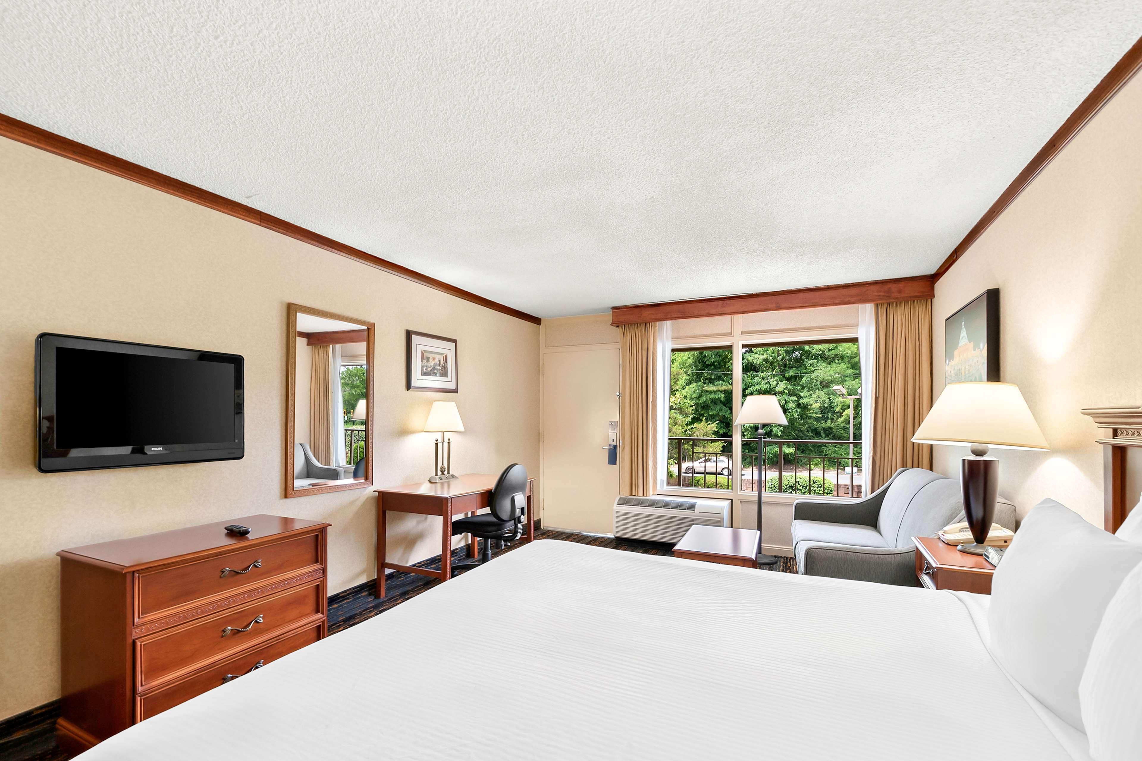 Suite, King Bed