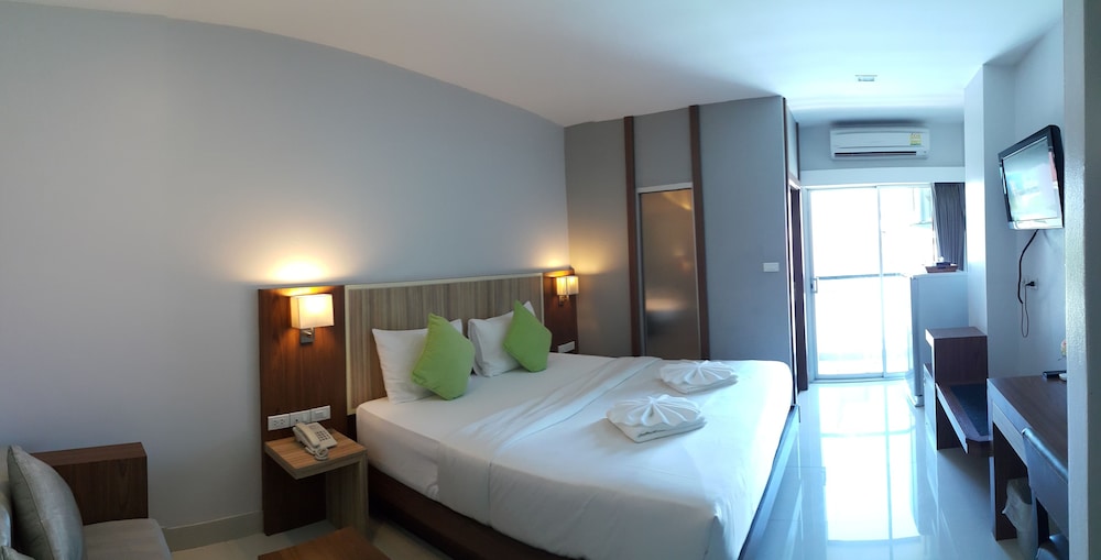 April Suites 18/64