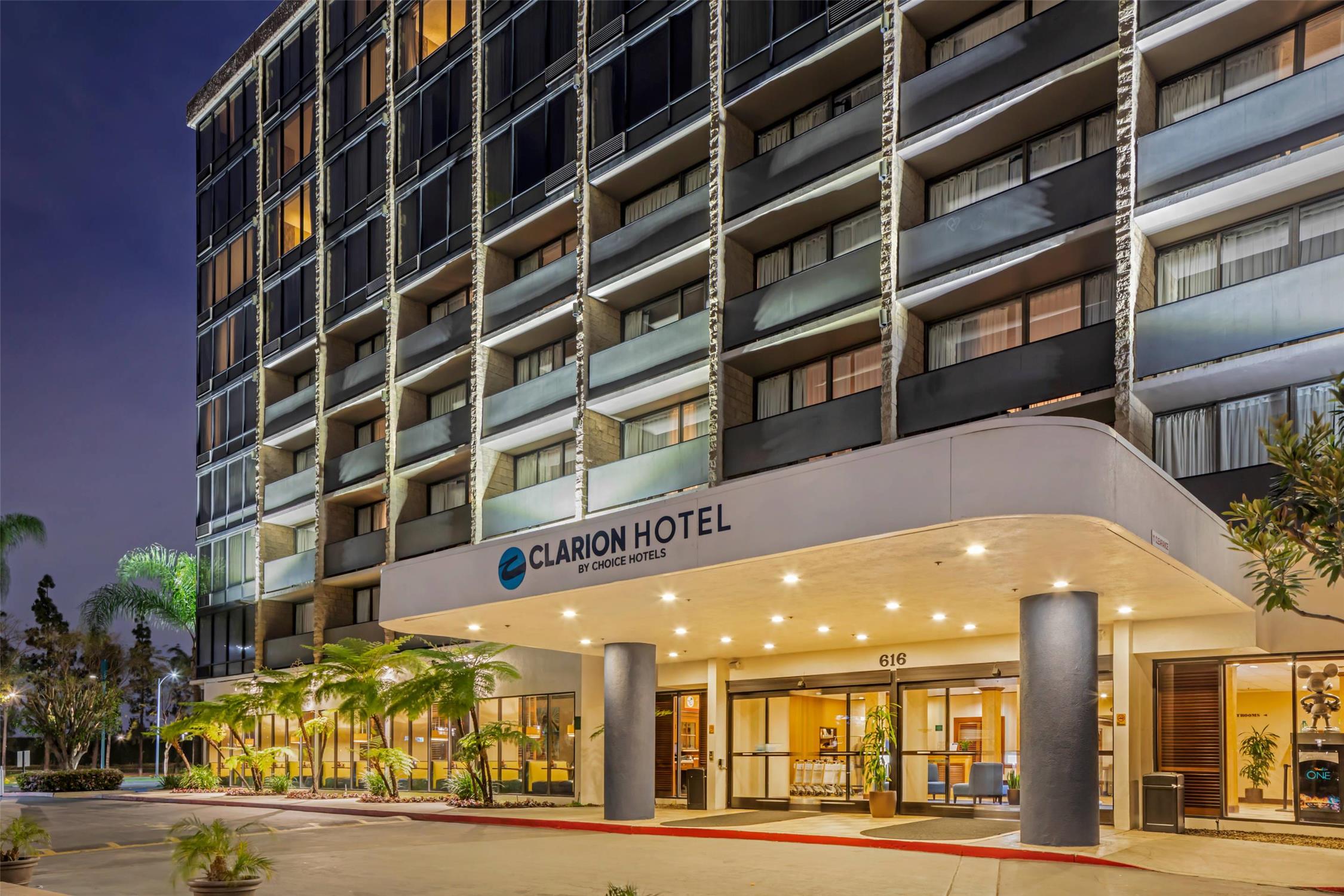Clarion Hotel Anaheim Resort 7/45