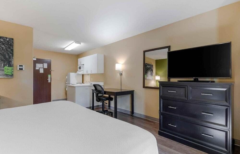 Studio 6 Extended Stay Milwaukee Brookfield WI 16/70