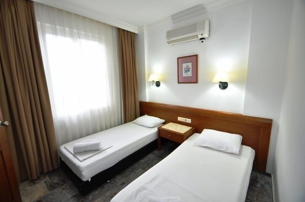 Two Seas Hotel 13/50