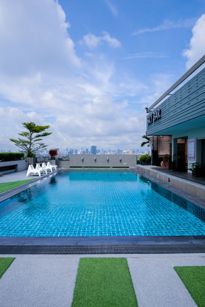 Bangkok Inter Place Hotel 70/72
