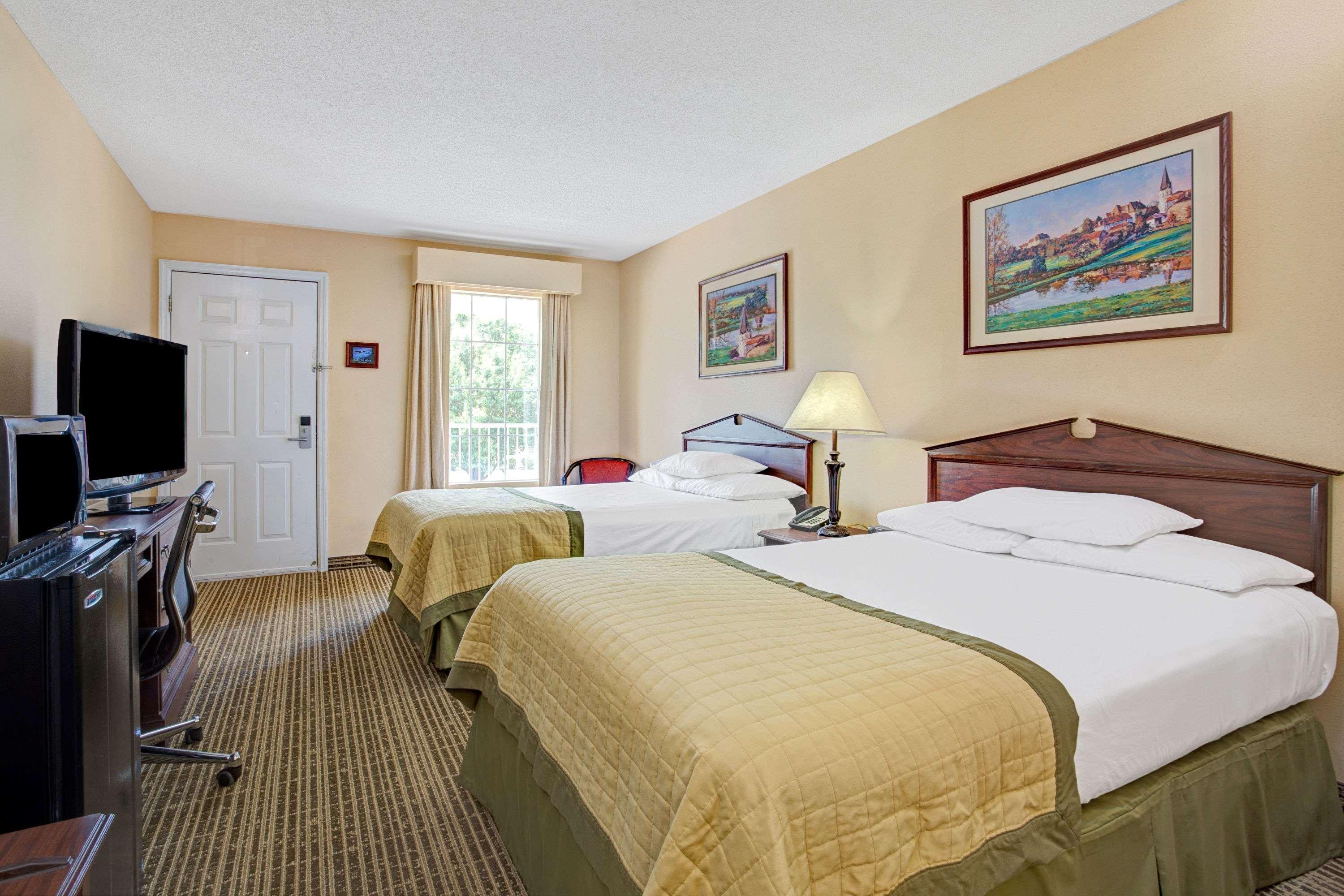 Baymont by Wyndham Smithfield 3/16