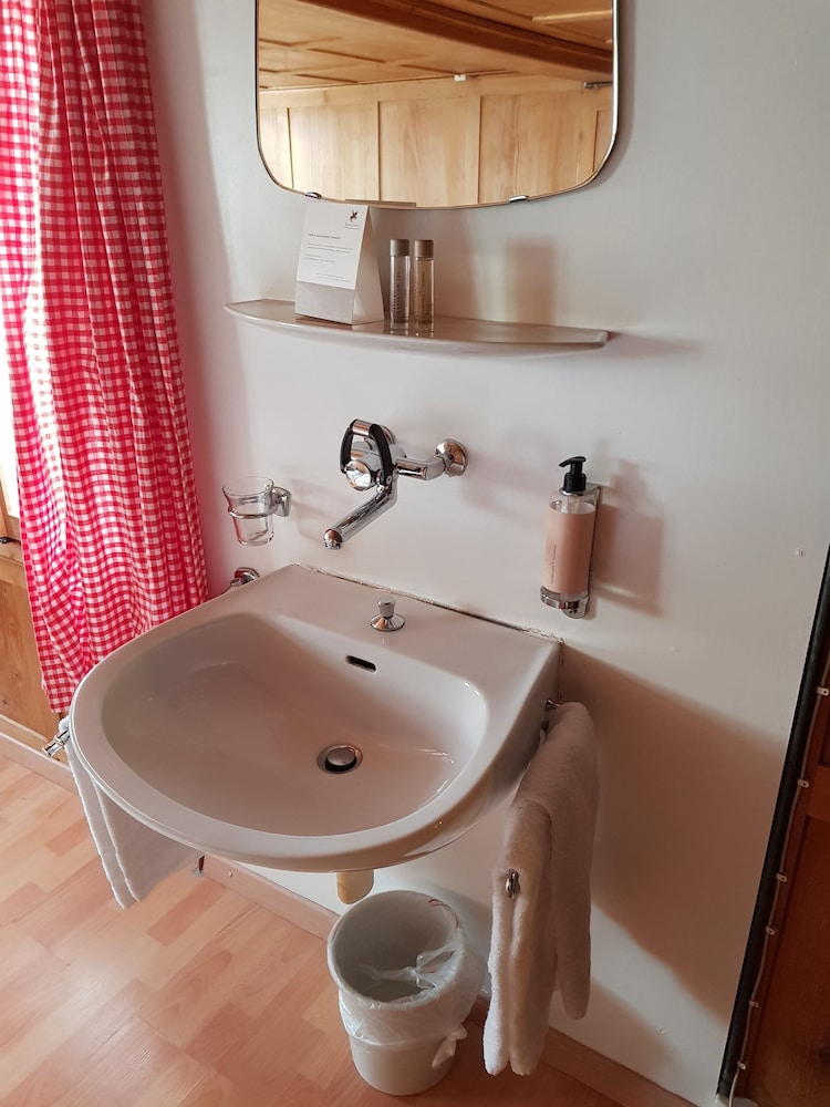 Swiss-Chalet Merlischachen - Historik Chalet-Hotel Lodge 43/44