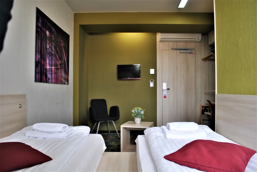 Kongres Hotel Roca 38/76