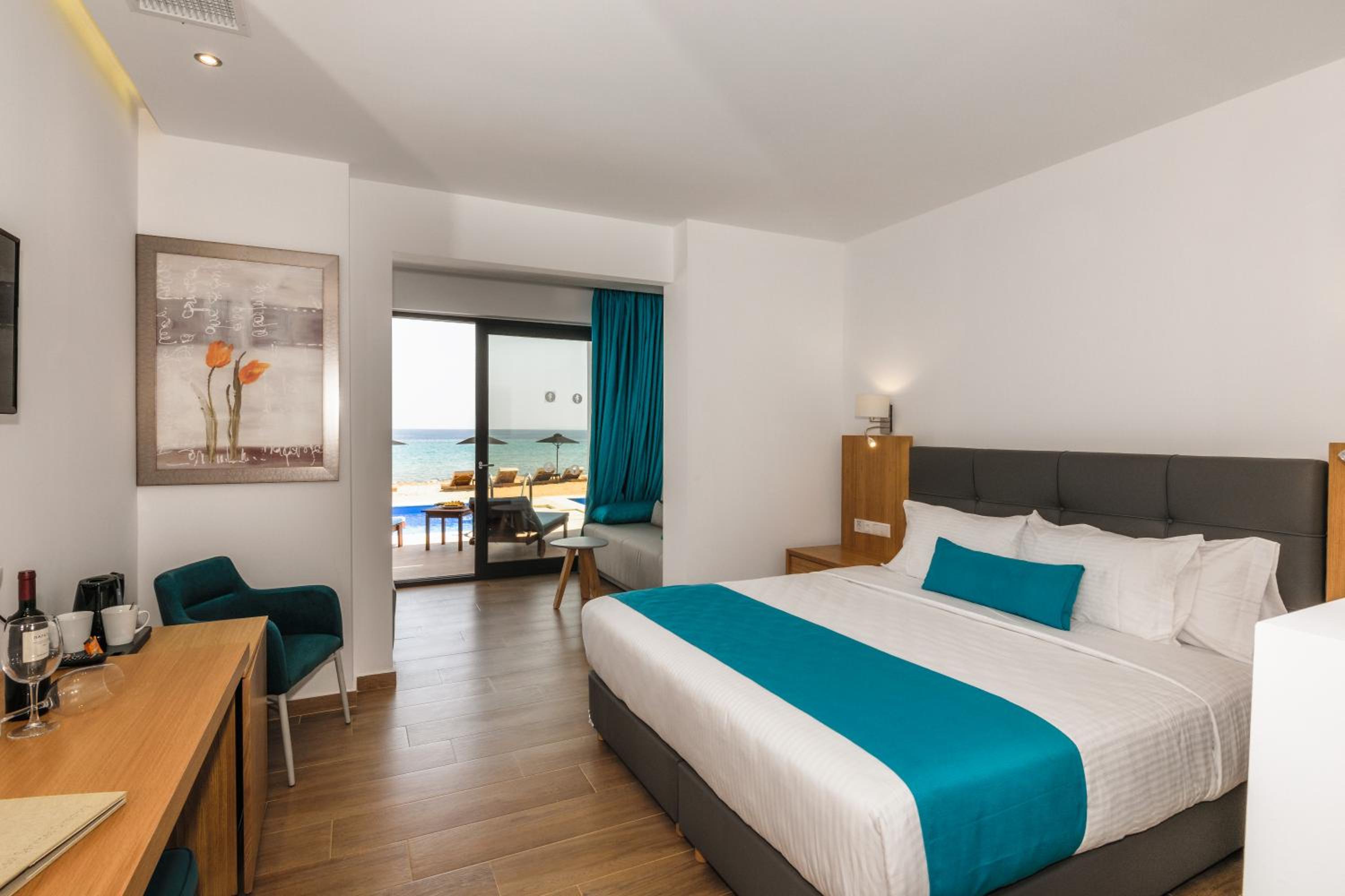 Suite, Sea Side, Private Pool، Cavo Orient Beach Hotel 2/9