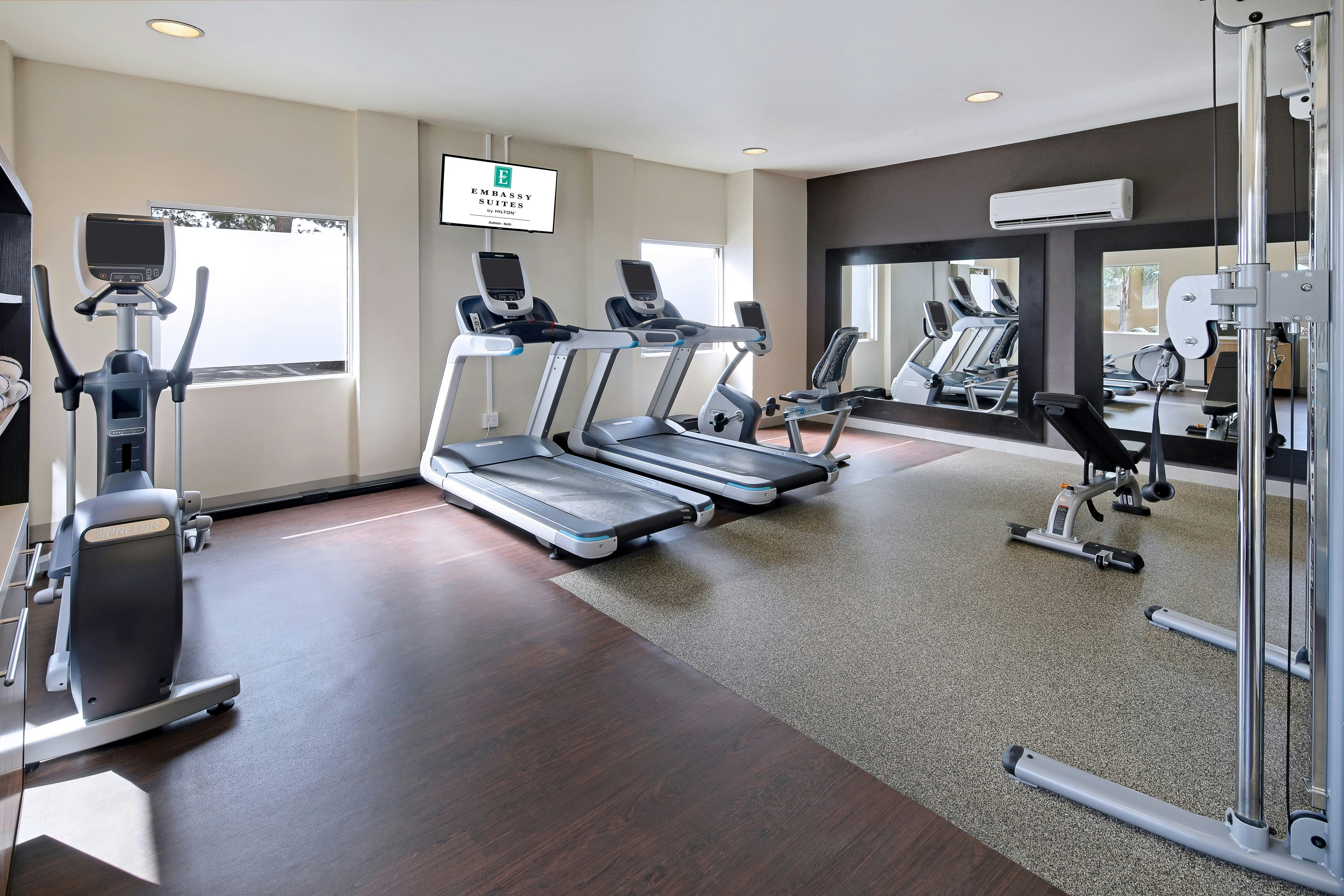 Embassy Suites by Hilton Anaheim North 32/71