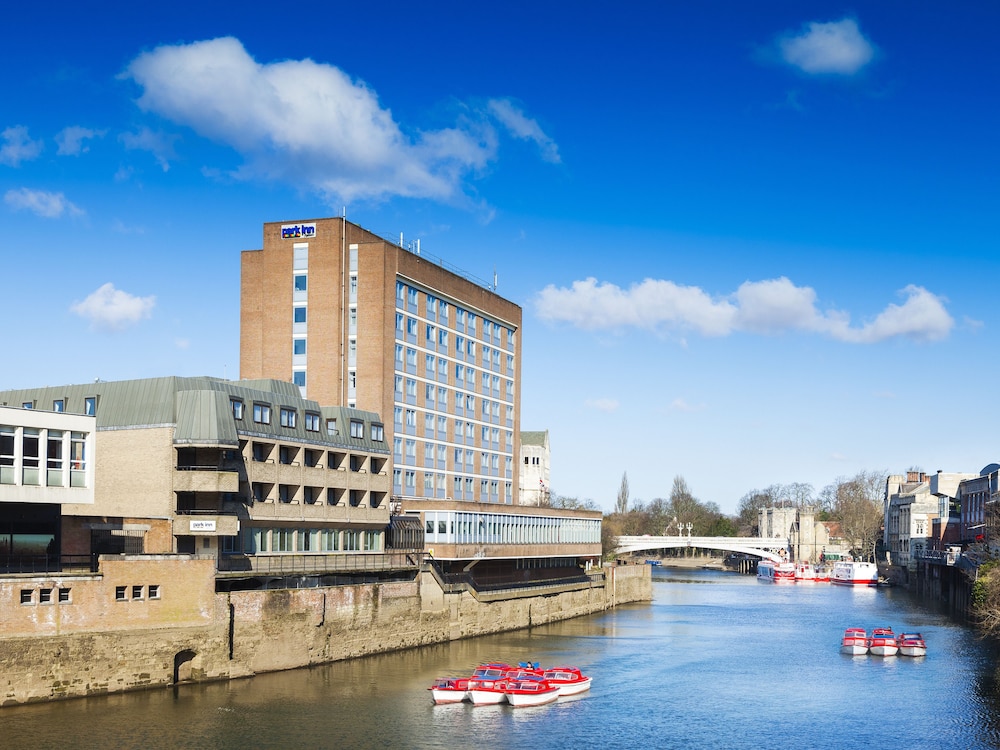 Radisson Hotel York 75/76