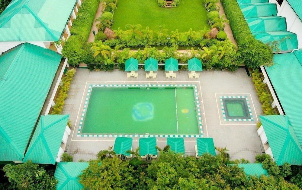 Resort Borgos 4/50