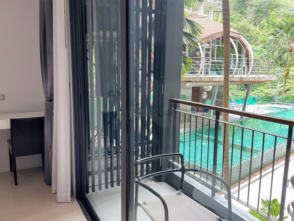 Emerald Terrace Condominium Resort 4/71