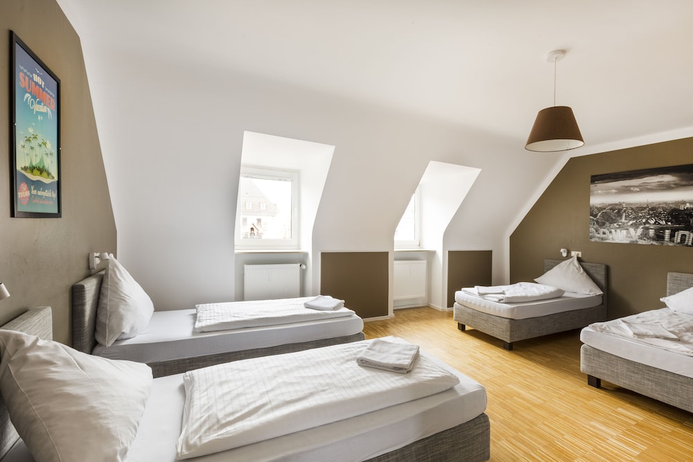 Five Reasons Hotel and Hostel 10/50