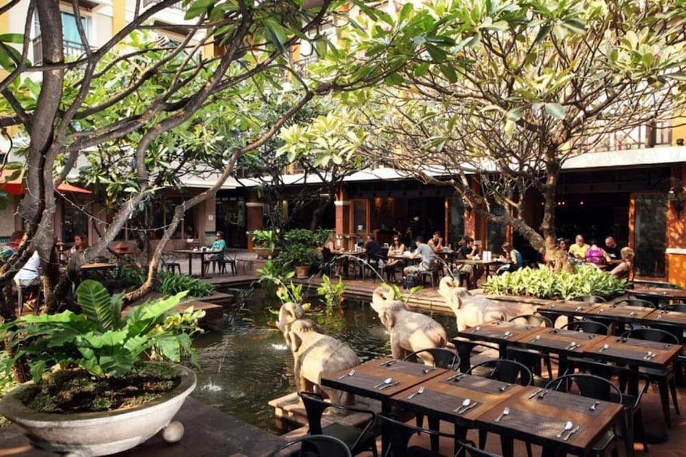 Rambuttri Village Inn Plaza 63/69