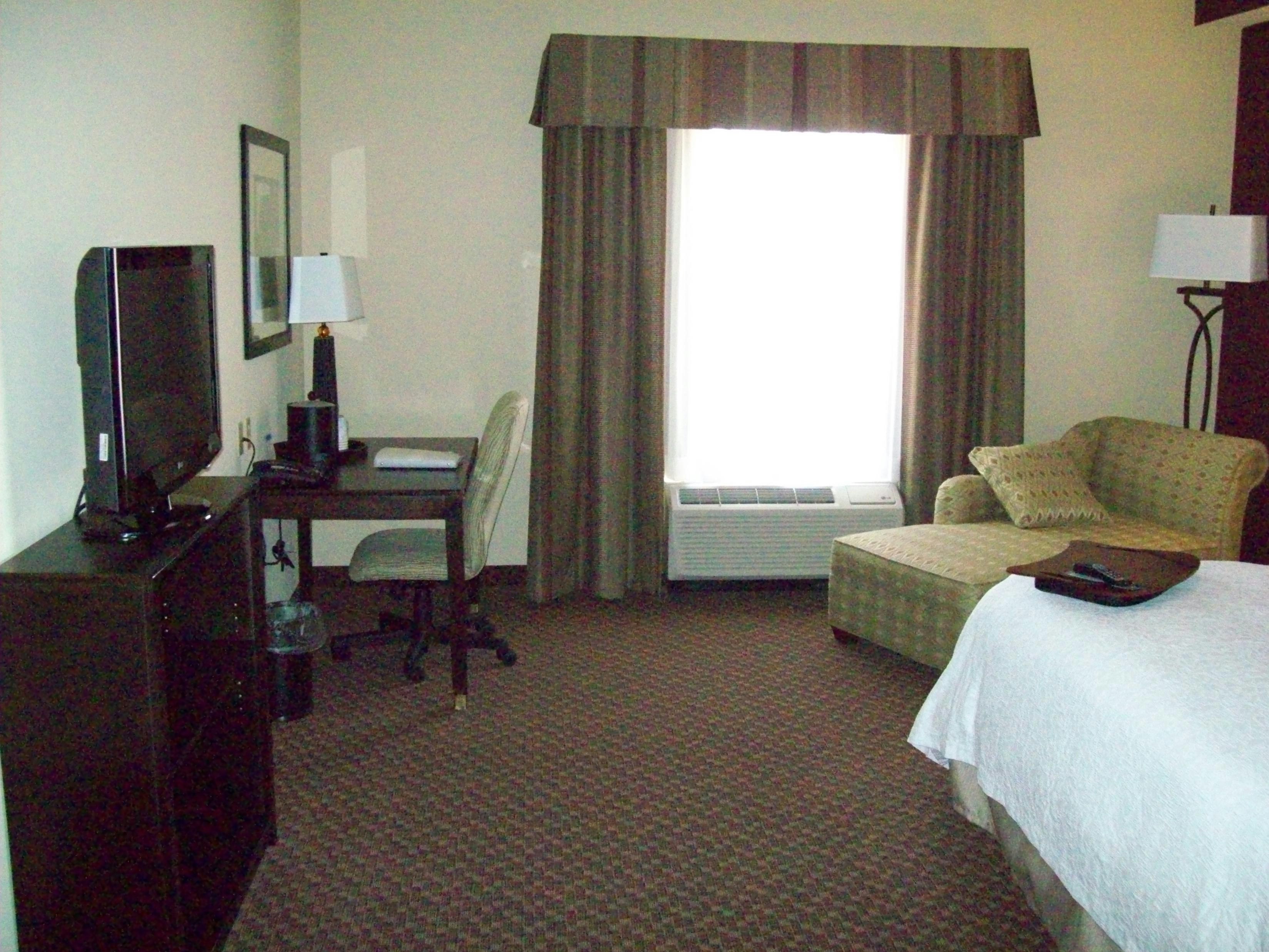 Hampton Inn and Suites Enid 13/50