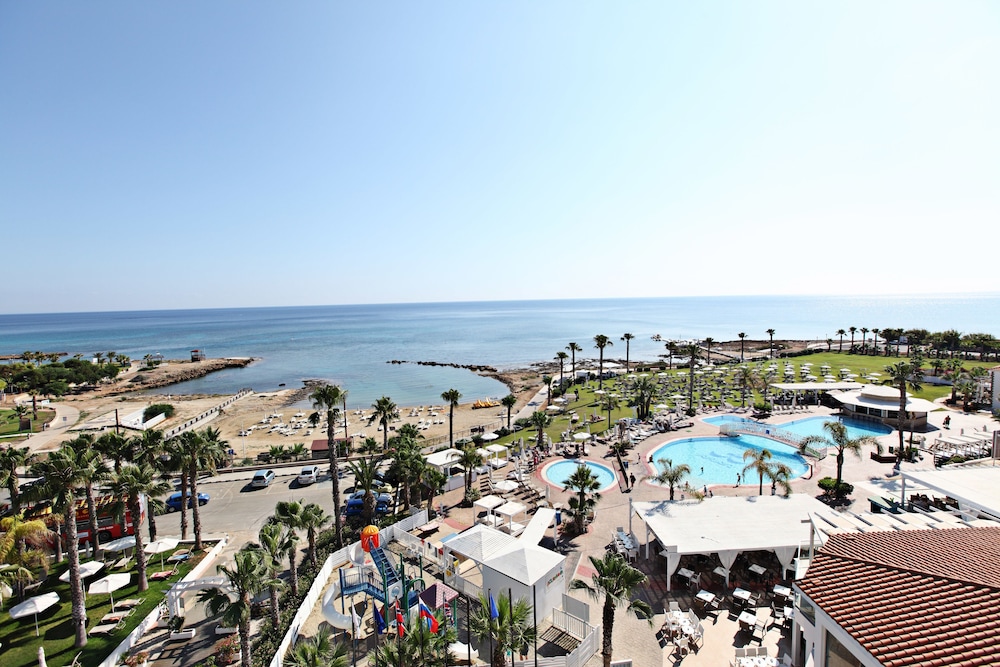 Marlita Beach Hotel Apartments 48/50