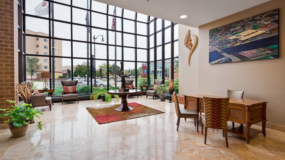 Oshkosh Waterfront Hotel & Conference Center 46/58