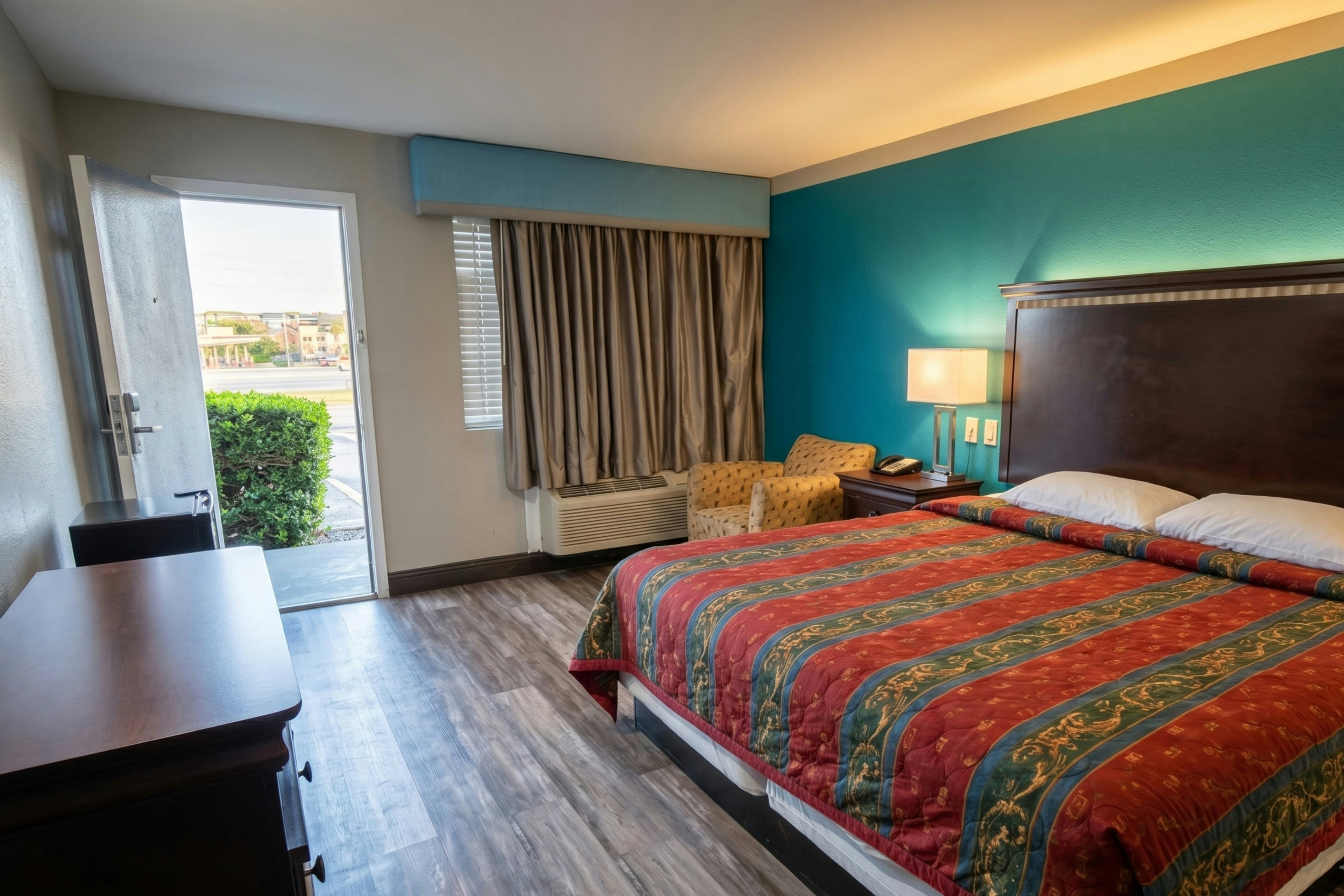 OYO Deluxe Inn 4/20