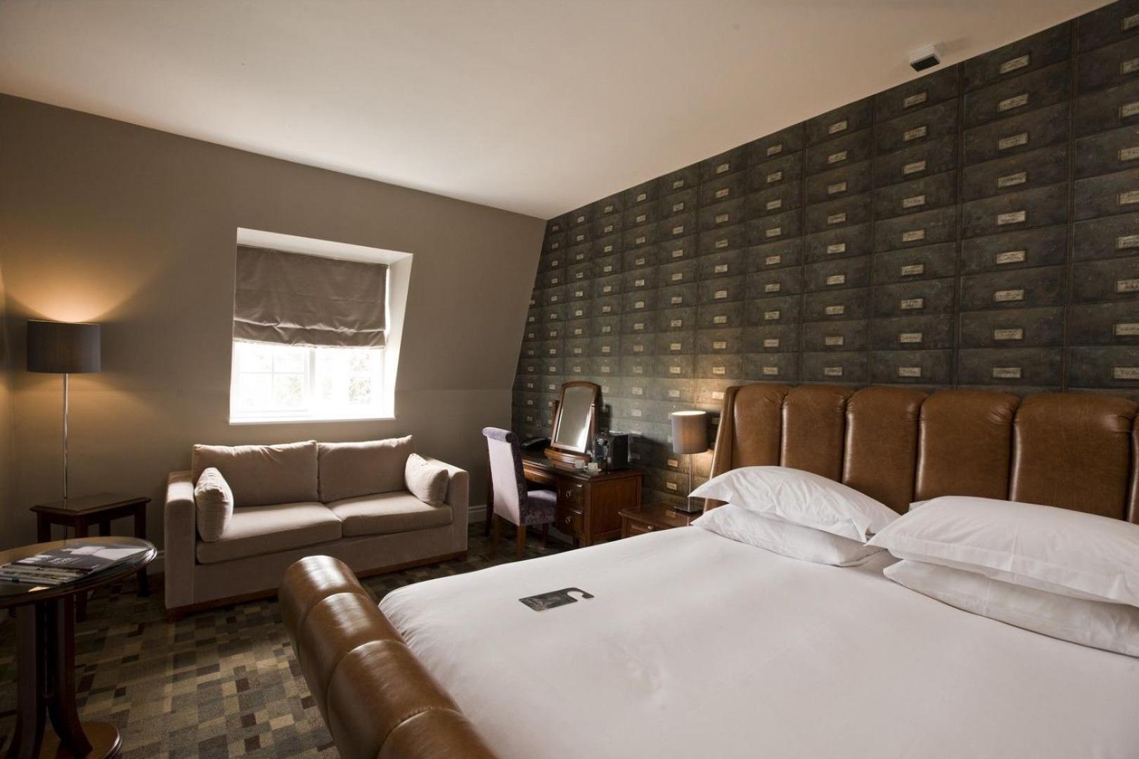 DELUXE, DOUBLE BED