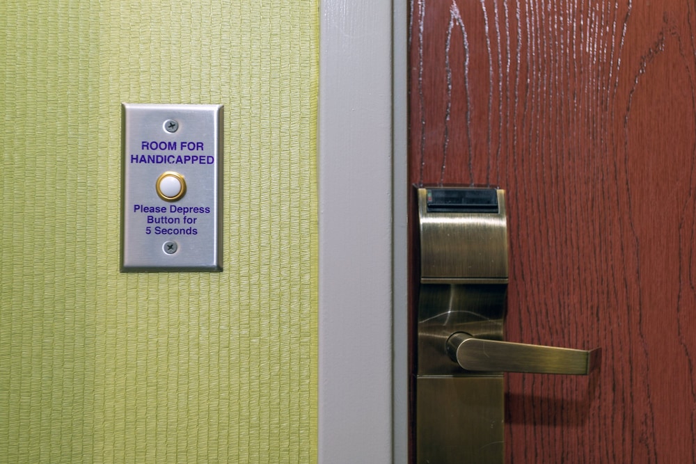 HOLIDAY INN EXPRESS HOTEL SUITES ATHENS 39/61