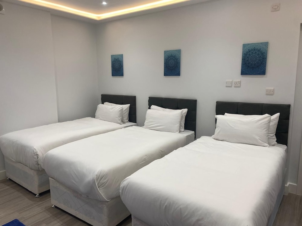 HYDE PARK SUITES 20/55